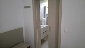 Superior Room | Bathroom