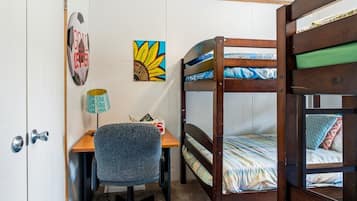 Desk, iron/ironing board, WiFi, bed sheets