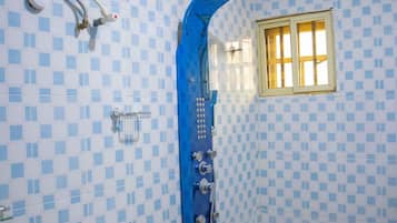 Kostenlose Toilettenartikel, Hausschuhe, Handtücher, Seife