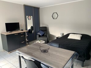 Iron/ironing board, free WiFi, bed sheets - Vrbo Property (Saint-Amand-les-Eaux)