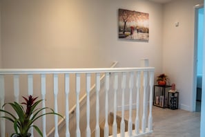 Interior - 3 Bedroom House, Sleeps 6 With Parking and Garden (Sheffield)