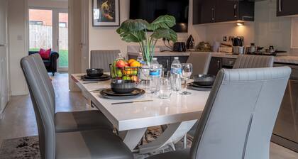 3-bed House - Sleeps 6 - Free Parking - Garden