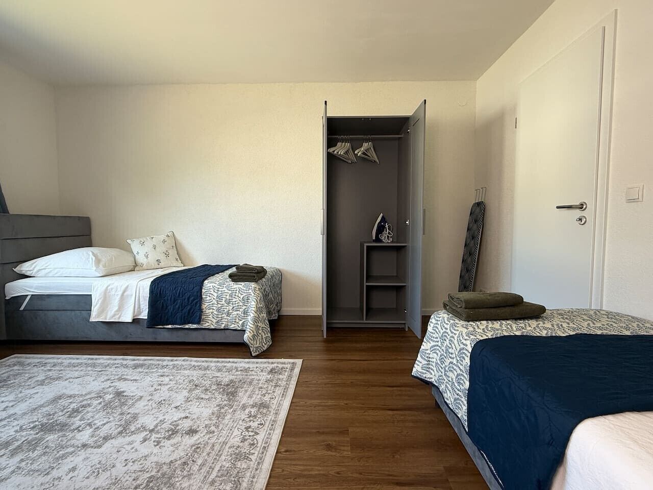 2 bedrooms, desk, iron/ironing board, travel crib