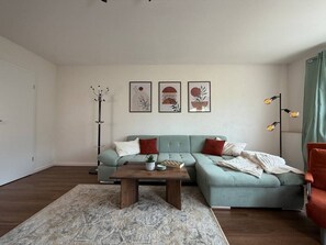 Fernseher, Videospiele, Tischtennisplatte
