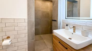 Apartment, City View | Bathroom