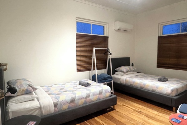 Twin Room, Shared Bathroom | WiFi (free), bed sheets