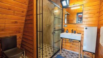 Junior Bungalow, Private Pool, Garden View | Bathroom | Hair dryer, slippers, towels, soap