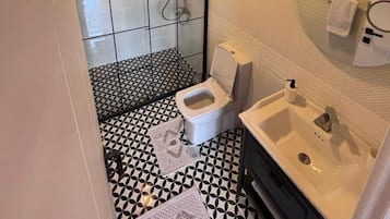 Deluxe Bungalow, Pool View | Bathroom | Hair dryer, slippers, towels, soap