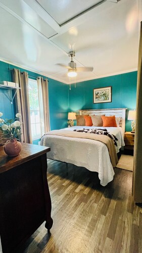 Cozy “SC Oak Tree Cabin” in Chesterfield