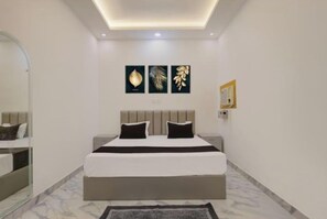 Deluxe Room | WiFi (free), bed sheets - Hotel Wind Delicate (Shivari)