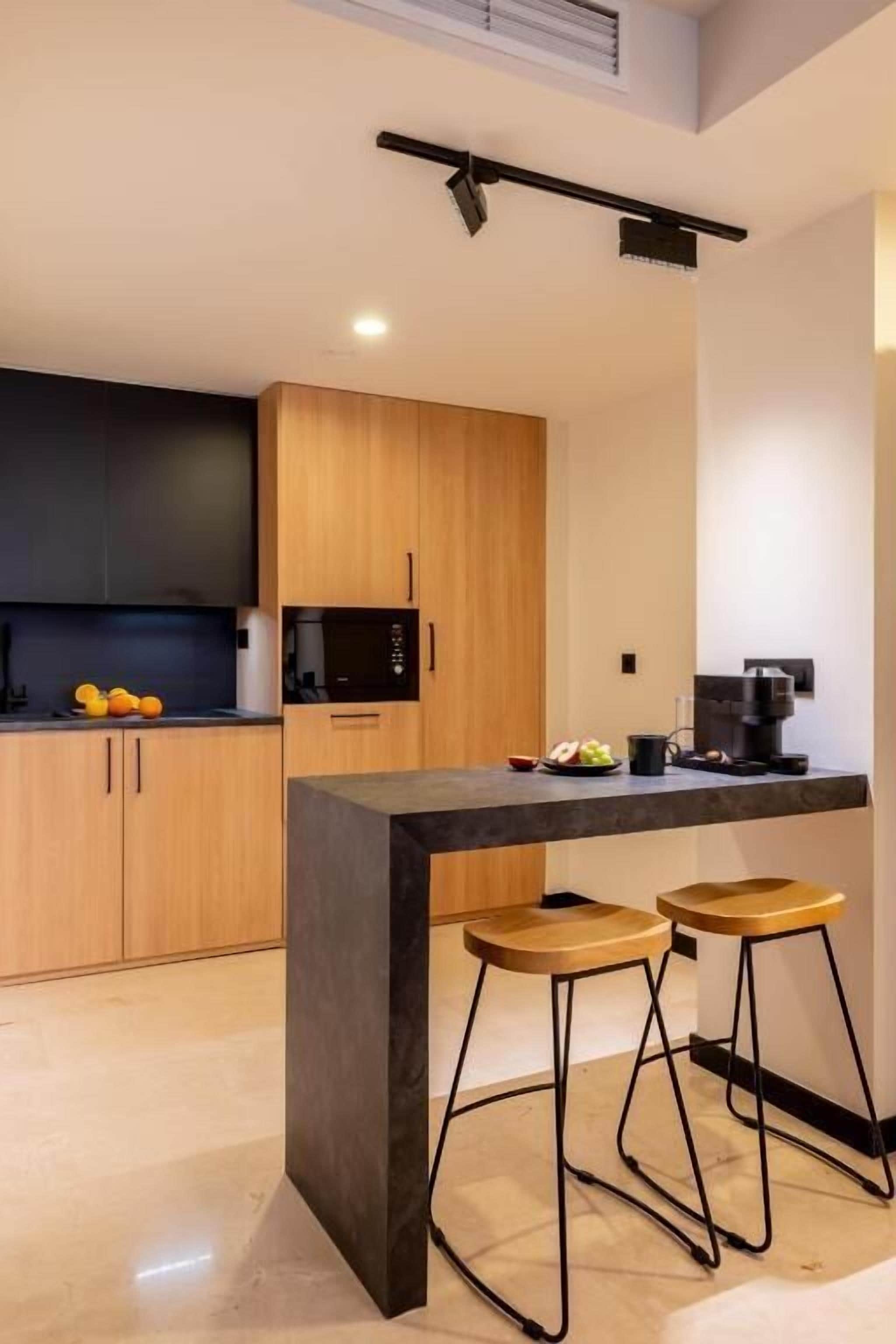 Executive Studio | Dining