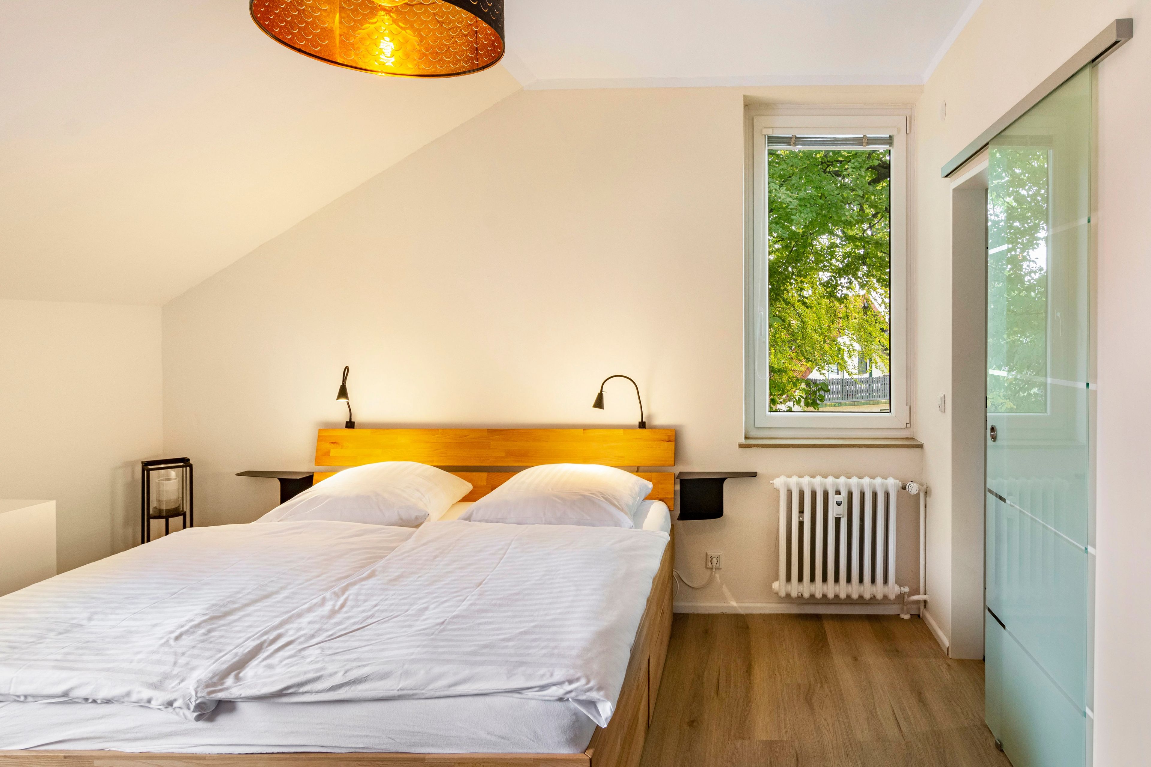 WiFi, bed sheets