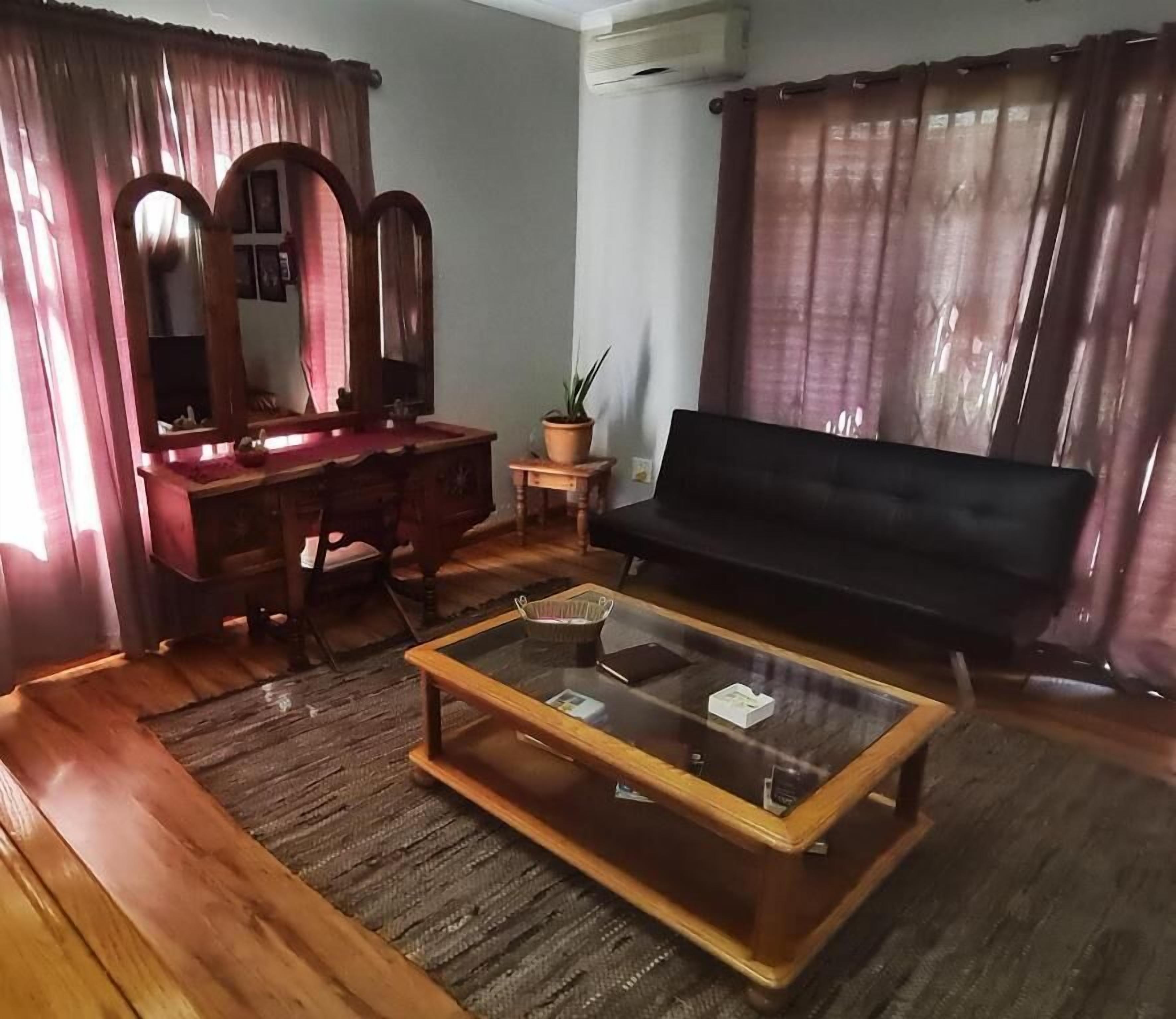 Apartamento, patio, vistas al patio | Zona de estar