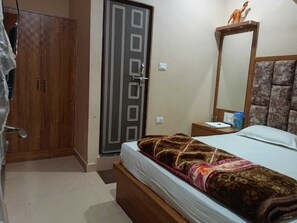 Deluxe Double Room | Free WiFi - Riverside Residency (Varanasi)