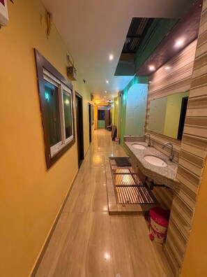 Free toiletries, towels, soap, shampoo - Riverside Residency (Varanasi)