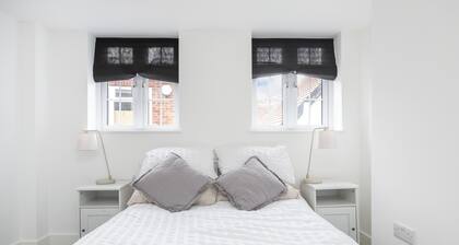 Stylish 2BR Cottage in Chesham