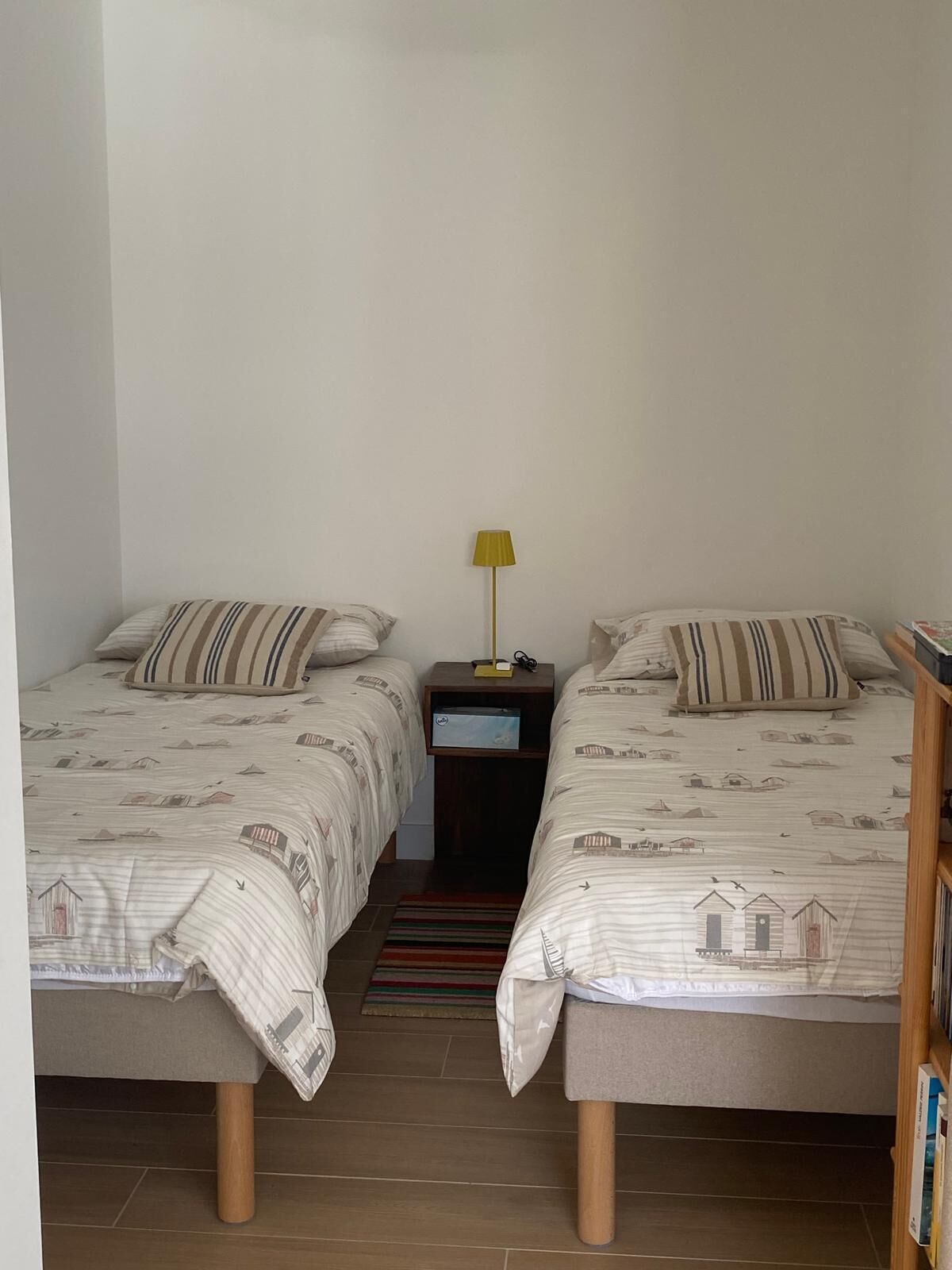 Iron/ironing board, Internet, bed sheets