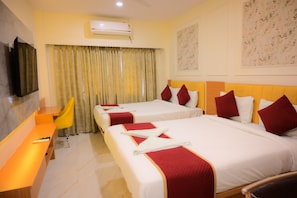 Desk, laptop workspace, free WiFi - Ramanjaneya Executive Hotel (Ayodhya)