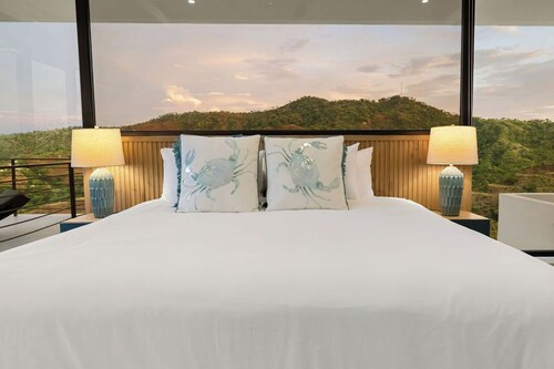 Villa Oceana | 5 Suites , Ocean Views, Club Access