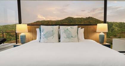 Villa Oceana | 5 Suites , Ocean Views, Club Access