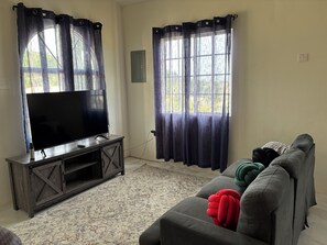 Living area - Cozy 2-bedroom house in marvelous Discovery Bay with AC (Discovery Bay)
