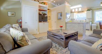 Freshly Updated, Flip-flop to Beach!