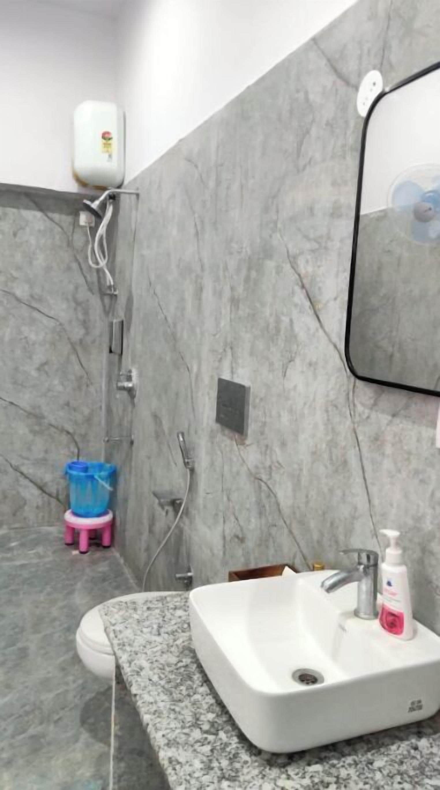 Phòng Cao cấp | Phòng tắm | Khăn tắm, xà phòng, dầu gội, giấy vệ sinh 