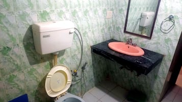 Standard Room | Bathroom | Shower, towels, soap