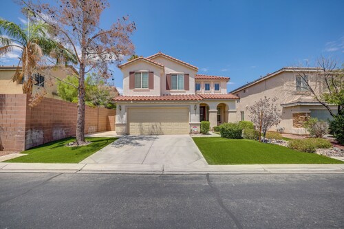 Spacious Vegas Retreat < 10 Mi to the Strip!