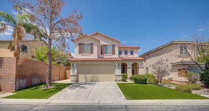 Spacious Vegas Retreat < 10 Mi to the Strip!