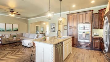 House (4 Bedrooms) | Interior