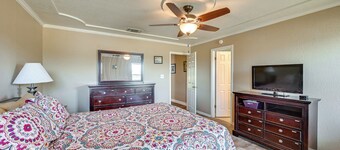 Swim, Grill & Relax! Copperas Cove Family Home