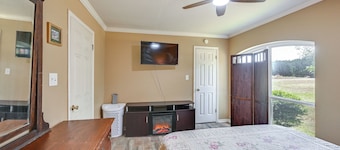 Swim, Grill & Relax! Copperas Cove Family Home