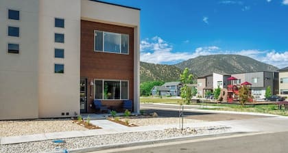 3 King Beds 3 Baths 2-car Garage