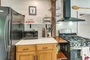 Interior - Paddle, Fish & Stargaze: Peaceful Lincoln Escape (Lincoln)