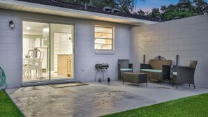 A house with a patio area featuring outdoor furniture and a grill. - 2-home Nature Coast Retreat Near 3 Sisters Springs (Homosassa)