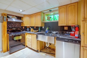 Interior - Near Shopping & Canobie Lake! Apartment w/ Grill (Salem)