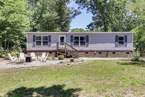 It's Our Pleasure! Lake Escape w/ Boat Ramp