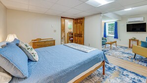 A bedroom with a bed, bedside table, lamp, dresser, and a television. - Ashland Home w/ Deck - Blueberry Overlook (Ashland)