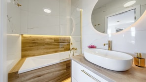 Apartment (63A) | Badezimmer | Haartrockner, Handtücher