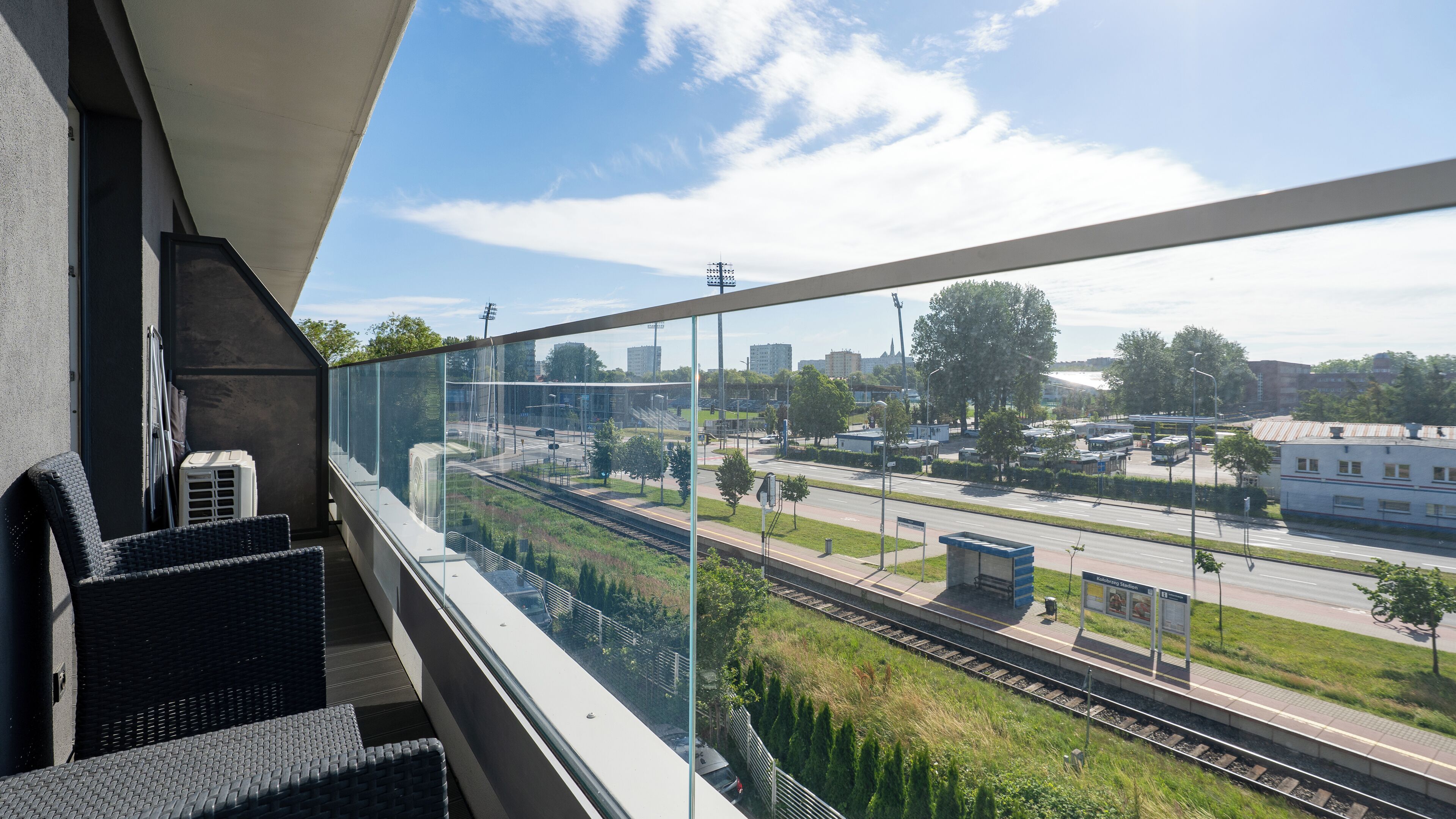 Apartment (63B) | Balkon