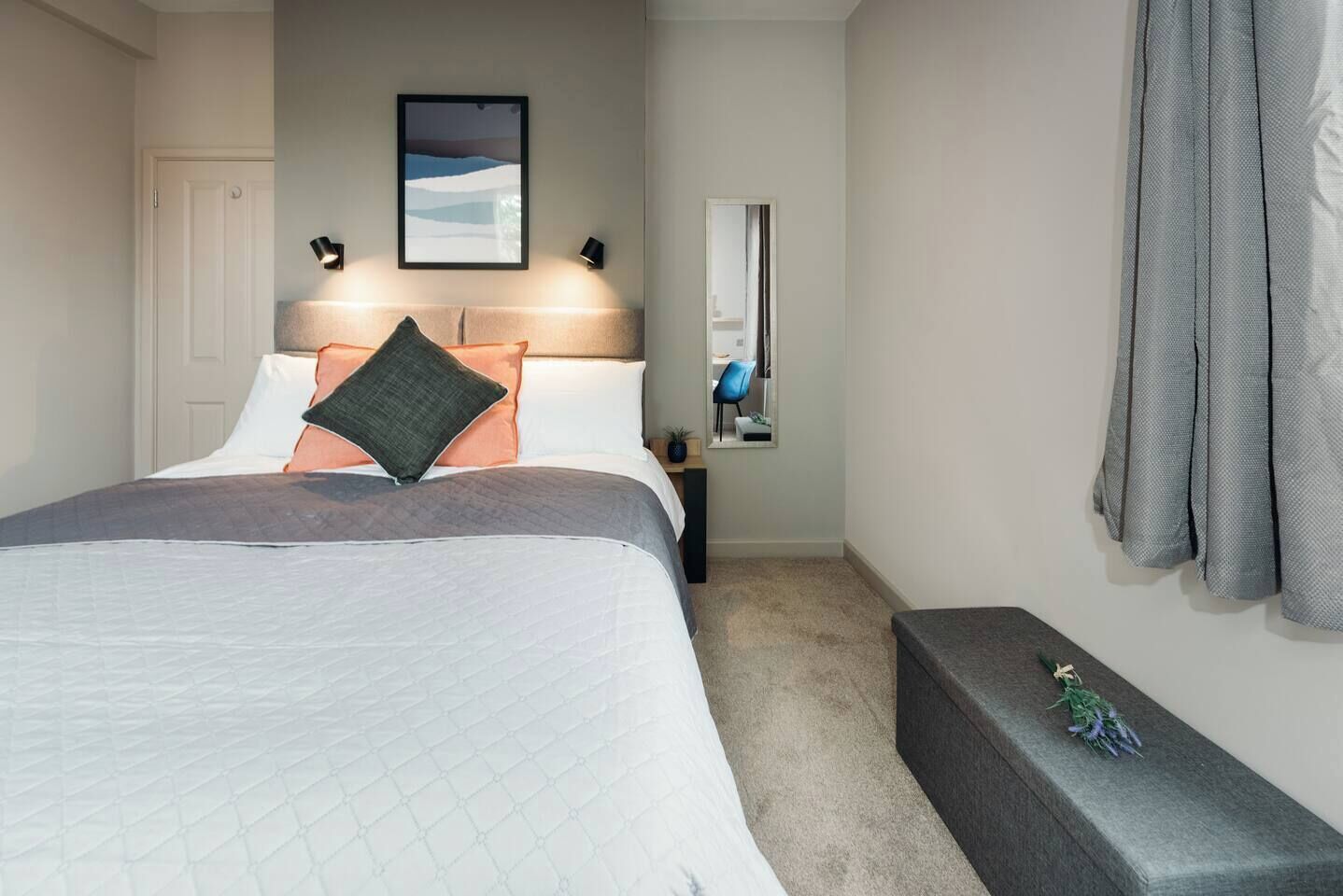 Desk, iron/ironing board, WiFi, bed sheets