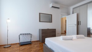 A modern bedroom with a bed, bedside table, dresser, and a standing lamp. - Italianway Easy - De Cristoforis 12 A (Milan)