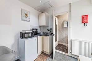 Fridge, microwave, oven, stovetop - #193 Coventry Hideaway | Modern & Spacious- for 2 (West Midlands)
