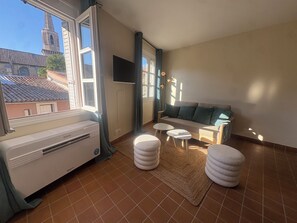 Living area - Vrbo Property (Avignon)