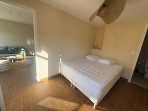 Room - Vrbo Property (Avignon)