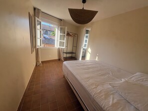 Room - Vrbo Property (Avignon)