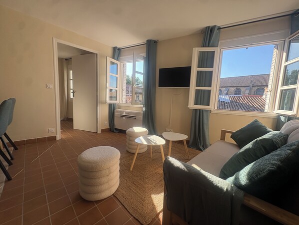 Living area - Vrbo Property (Avignon)