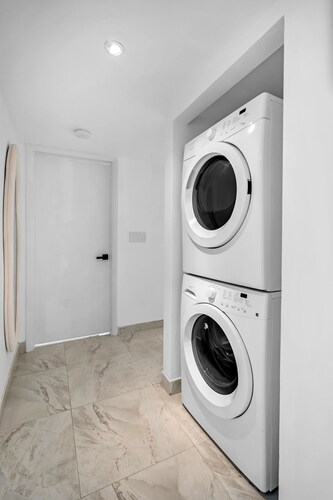 Waterfront Luxe Condo Close to Beach