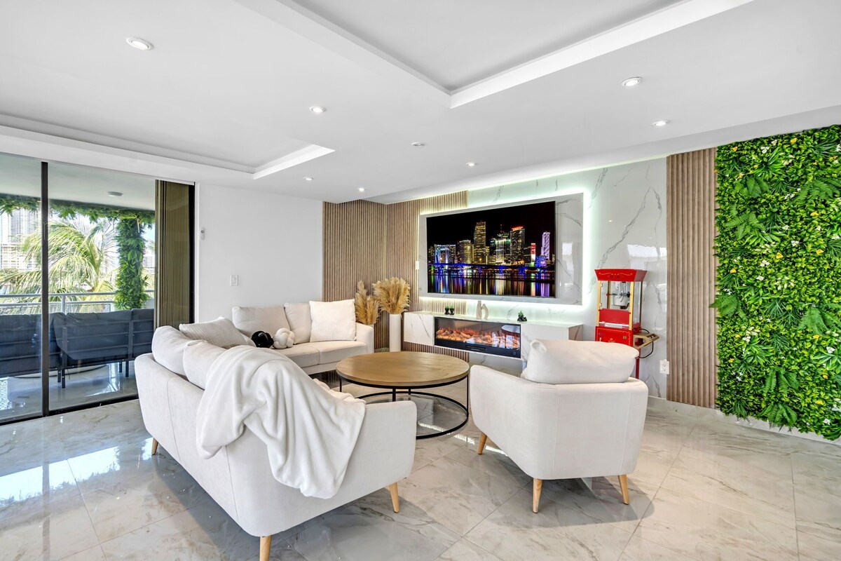 Departamento de lujo, balcón, vista al lago | Sala de estar